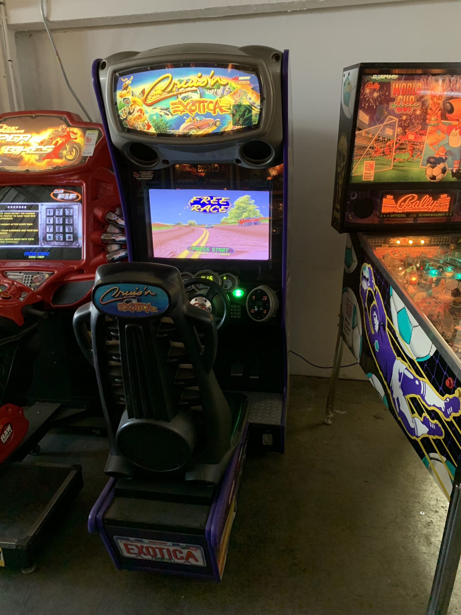 Cruis'n Exotica - Vintage Arcade Superstore