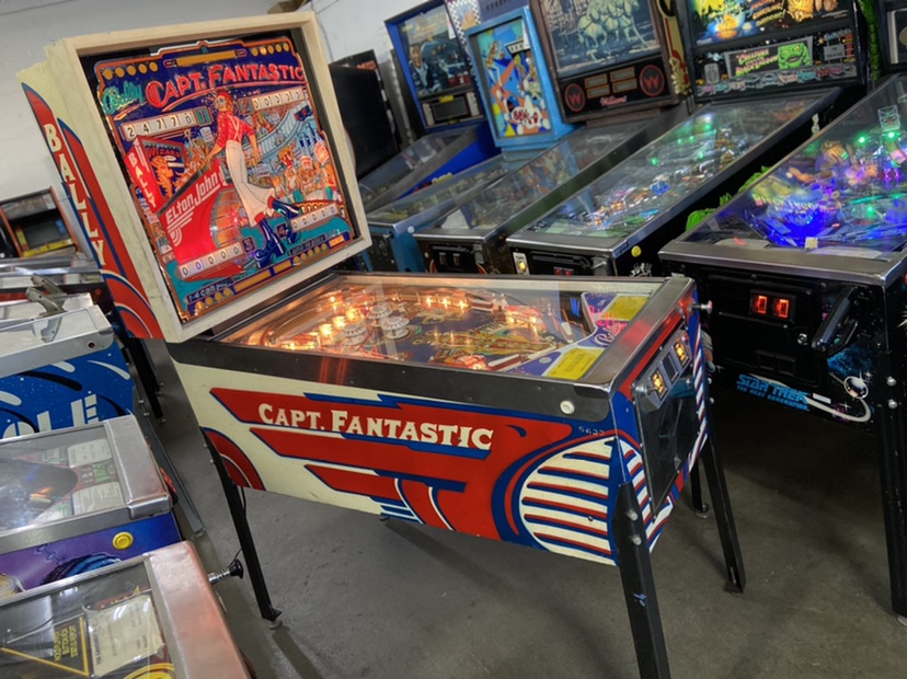 1976 BALLY CAPTAIN FANTASTIC PINBALL MACHINE VINTAGE ARCADE GAME