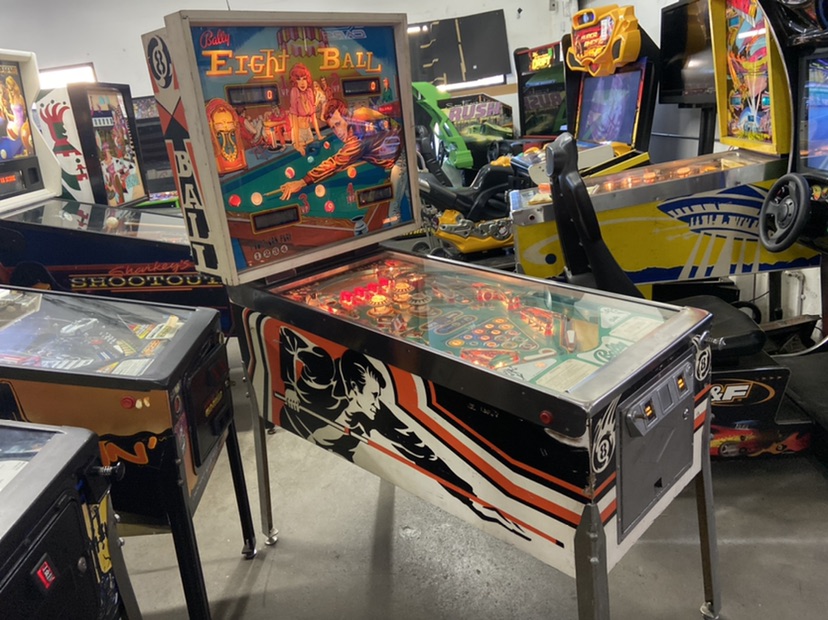 Eight Ball Pinball Machine - Vintage Arcade Superstore